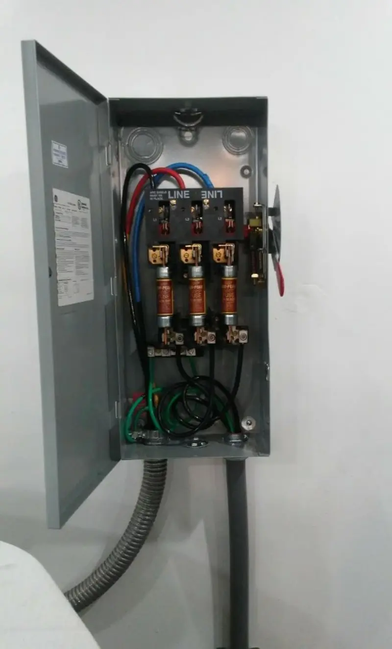 Three-phase disconnect switch installed for Smoke Detector Installation in King George